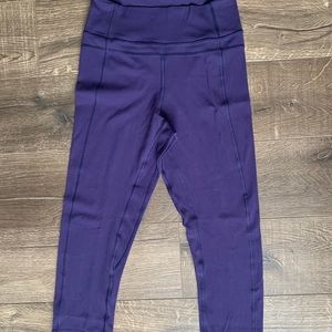 Lululemon pushing limits crop